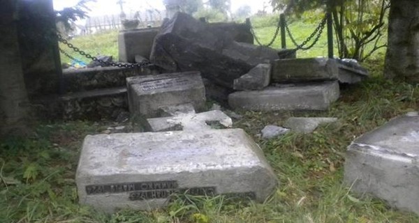 Поляки извинились за разрушеный памятник украинским воинам