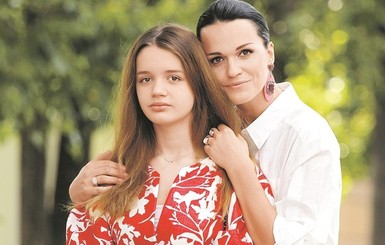 Певица Слава разрешила дочери-школьнице жить с парнем