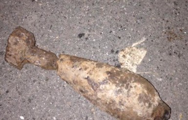 В Киеве на улице нашли взрывоопасный снаряд