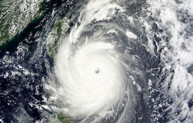 На Филиппины надвигается супертайфун