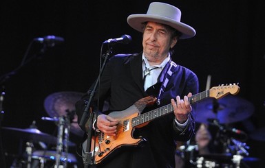 Боб Дилан отказывается выходить на связь с Нобелевским комитетом