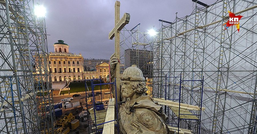 ЮНЕСКО не нравится высота памятника Владимиру в Москве