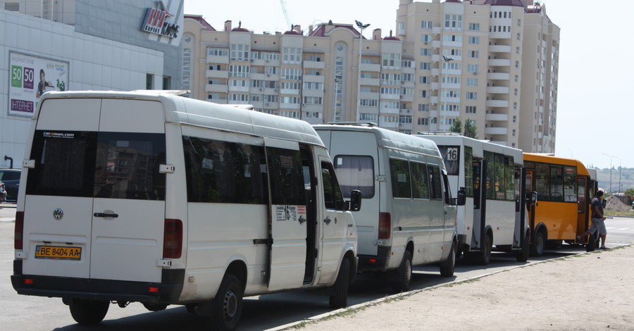 В Николаеве водитель маршрутки избил подростка-нарушителя