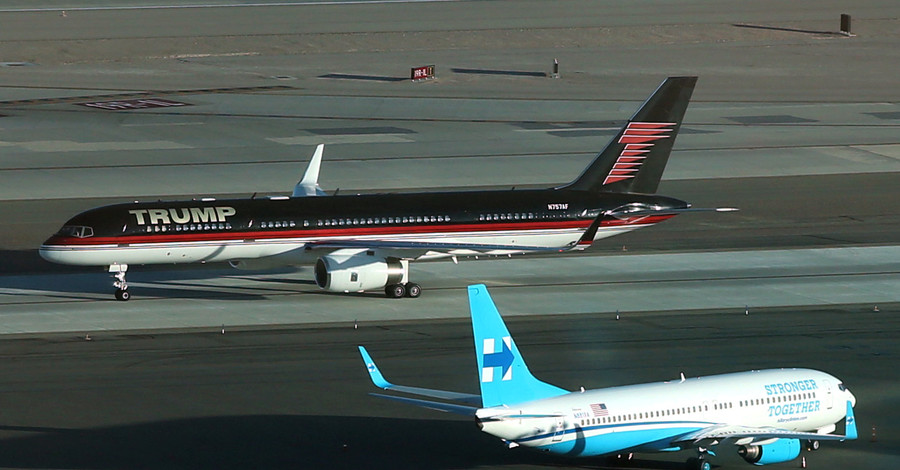 В Лас-Вегасе встретились самолеты Клинтон и Трампа