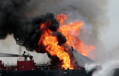 В порту на юге Китая взорвался танкер с нефтью