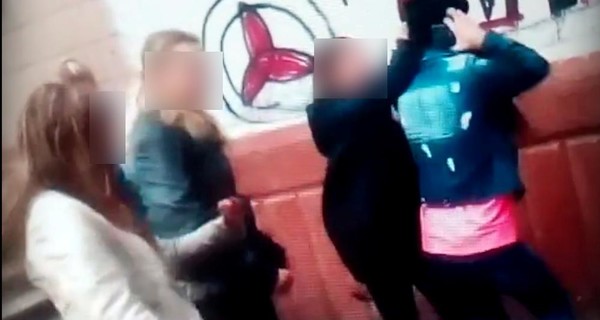 Школьницы, избившие девочку: 