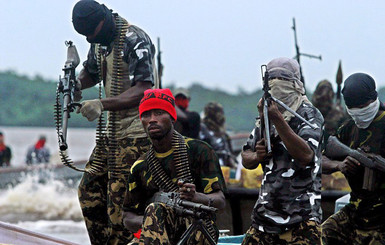 Сомалийские пираты освободили из плена 26 моряков