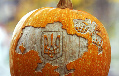 На Хэллоуин украинцы ищут костюмы жертвы, тыквы и Гитлера