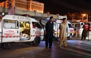 В Пакистане неизвестные взяли в заложники 200 курсантов