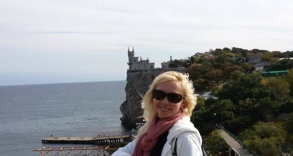 Артистку днепровской оперы увольняют из-за оскорблений 