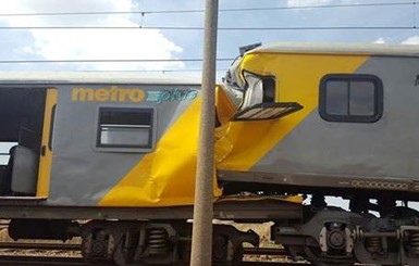 В ЮАР столкнулись два поезда: есть жертвы