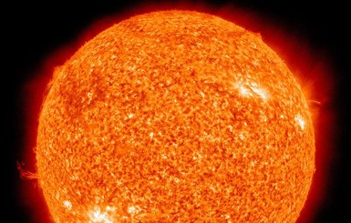 Астрономы обнаружили на Солнце гигантскую дыру