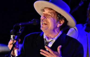 Боб Дилан объявился и решил принять Нобелевскую премию