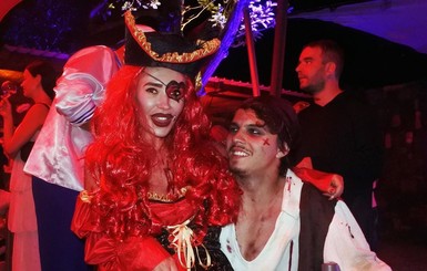 Дочь заммэра Днепра отпраздновала Хэллоуин с пиратом