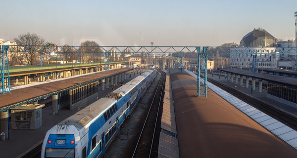 В Киеве поезд сбил двух пешеходов