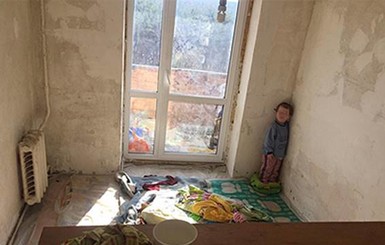 В киевском наркопритоне трехлетний малыш спал на полу