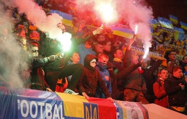 Красно-черный флаг: стало известно, почему ФИФА оштрафовал Украину