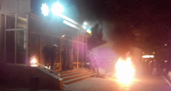 Протесты в Черкассах: под зданием полиции жгли шины из-за назначения нового руководителя