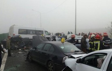 В Румынии столкнулись 27 автомобилей, есть жертвы