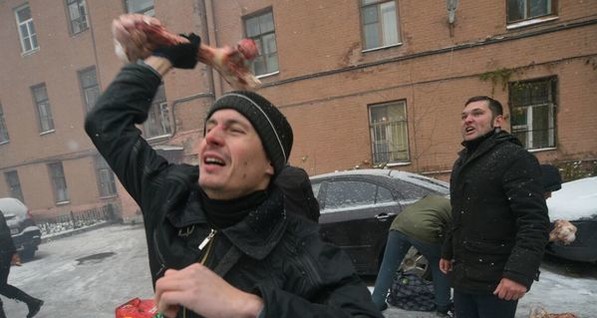В Питере забросали костями консульство Украины