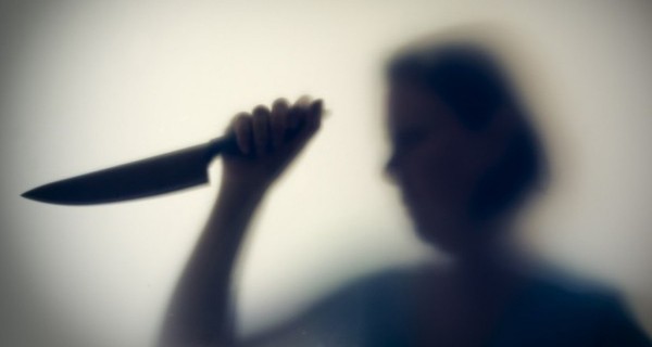 Киевлянка изранила ножом супруга и вызвала ему скорую 