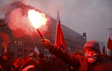На Марше независимости в Польше сожгли украинский флаг 
