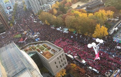 Жители Южной Кореи снова вышли требовать отставки президента