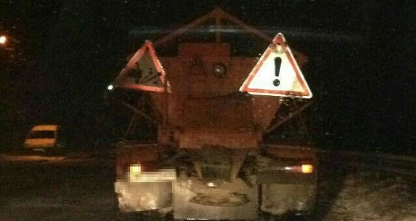 Во Львовской области водитель снегоуборочной машины устроил 