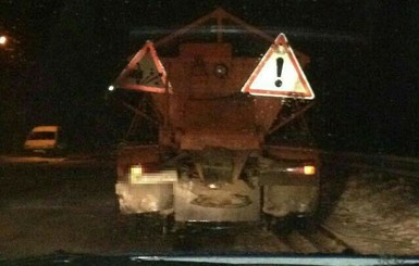 Во Львовской области водитель снегоуборочной машины устроил 