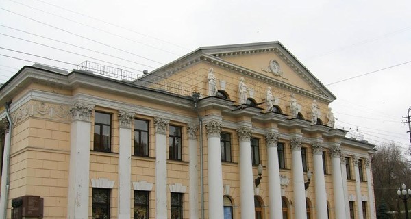 Днепровский театр обвинили в украинофобстве