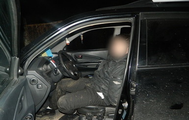 В Киеве вор угнал внедорожник на глазах у полицейских