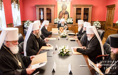 Синод УПЦ просит Порошенко пресечь попытки использования вопросов религии в сведении счетов с политическими оппонентами