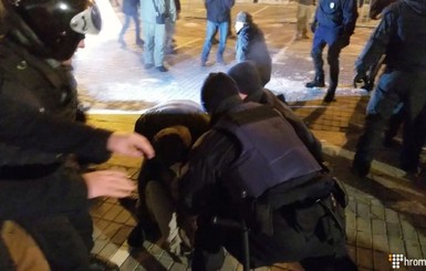 В Киеве начались столкновения из-за концерта Потапа и Насти - пострадал ребенок 