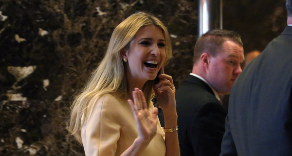 Иванка Трамп прорекламировала свой браслет на первом интервью отца