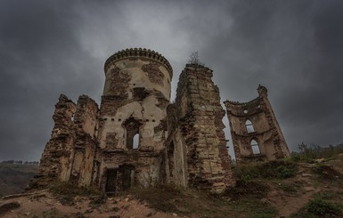 В Украине исчезает древний замок