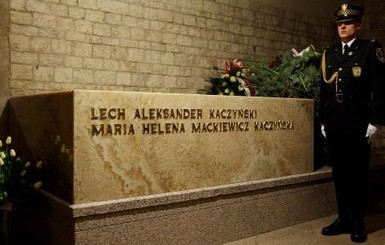 В Польше перезахоронили Качиньского и его супругу