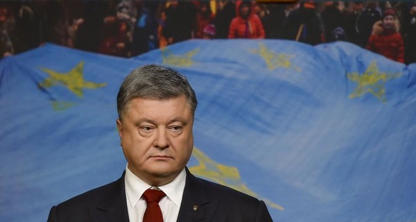 Порошенко поздравил украинцев с Днем Достоинства и Свободы