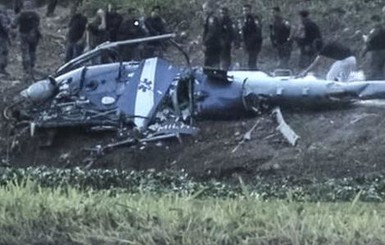 Над трущобами в Бразилии сбили полицейский вертолет