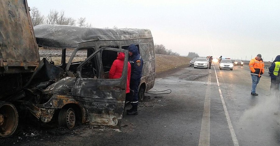 Шестеро украинцев сгорели в результате аварии под Ростовом