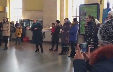 В Харькове поддержали запорожский флешмоб песней советских времен