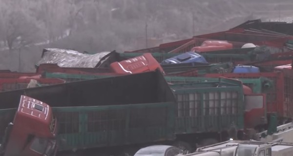 Масштабное ДТП в Китае: столкнулись 56 автомобилей