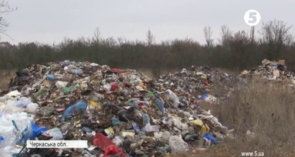 Во Львове одновременно протестуют против мусора и против его переработки