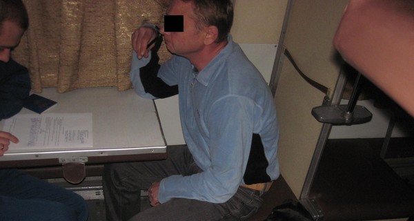 Полтавчанина по дороге в Москву задержали из-за пирожков