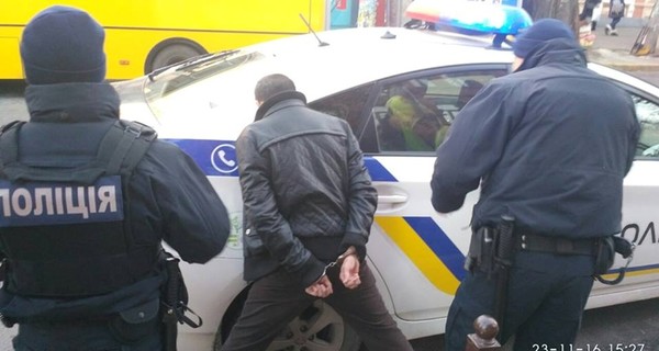 В Днепре изнасиловали и ограбили девушку, угрожая вилкой