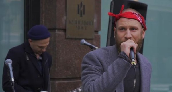 Иван Дорн исполнил хип-хоп на улице Москвы
