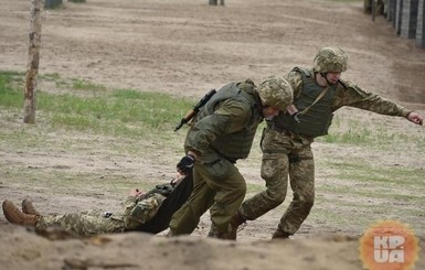 В Донбассе получили ранения пятеро украинских военных