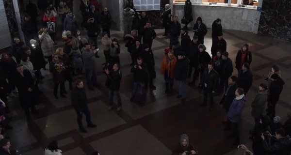 В Одессе на вокзале провели необычный флешмоб