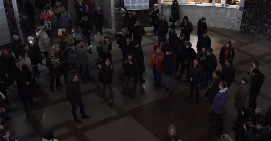 В Одессе на вокзале провели необычный флешмоб