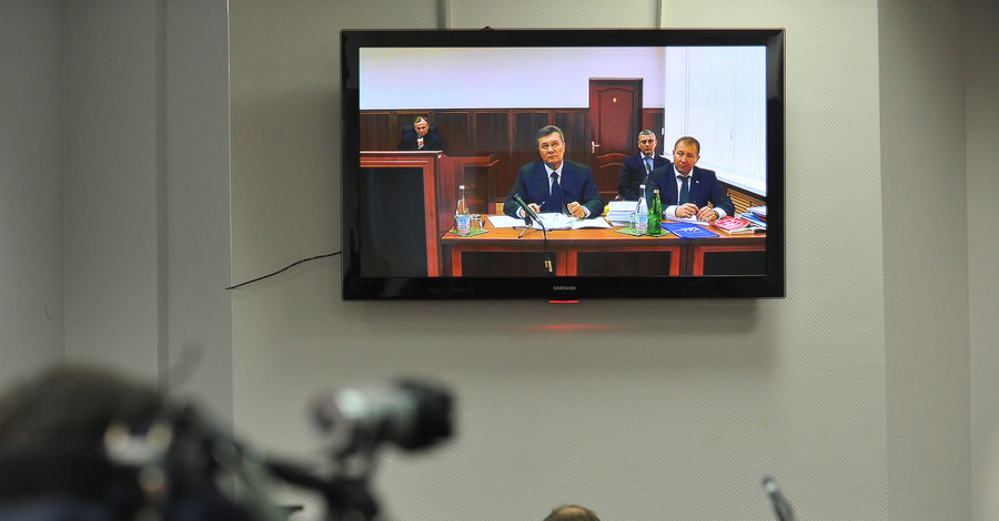 Что происходит в здании суда на допросе Януковича: фотогалерея