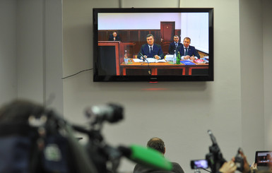 Что происходит в здании суда на допросе Януковича: фотогалерея